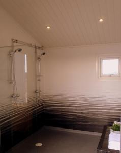 Ett badrum på Hav & Logi Skärhamn