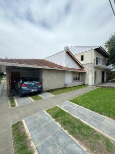 a car parked in the driveway of a house at NUEVO Departamento de 3 ambientes 2 habitaciones-cocina-living comedor-baño-balcon in Mar del Plata