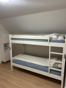 Postel nebo postele na pokoji v ubytování LUN Home
