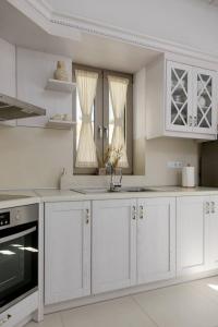 A cozinha ou kitchenette de Chrisanthi Elegant Villa