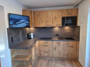 Kuchyňa alebo kuchynka v ubytovaní Landhaus Rofan