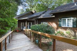 The building in which A villát is located Még 53 kép