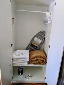 Φωτογραφία από το άλμπουμ του NARVAEZ MASTER room private entry and bathroom σε Campbell