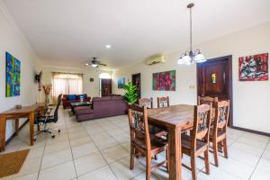 Χώρος καθιστικού στο Villa Sirena Del Mar By Vacation Pura Vida