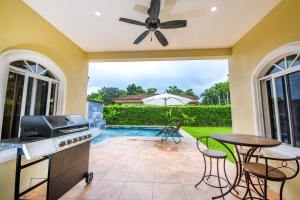 Πισίνα στο ή κοντά στο Villa Sirena Del Mar By Vacation Pura Vida