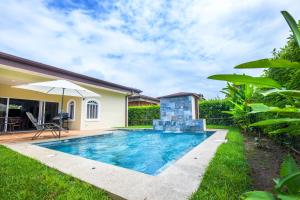 Πισίνα στο ή κοντά στο Villa Sirena Del Mar By Vacation Pura Vida