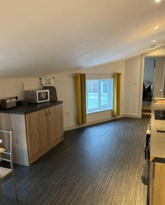 Kuchyň nebo kuchyňský kout v ubytování Unique, Large 2 bedroom Flat