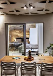 Χώρος καθιστικού στο Theasis Luxury Cave House, With Sea & Cave View
