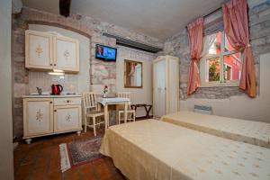 Kuchyňa alebo kuchynka v ubytovaní Residence MARCO POLO Centro Storico + 32 fotografií