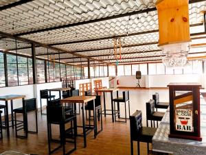 Tranquility Hotel餐厅或其他用餐的地方