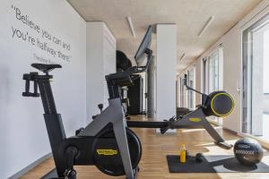 Spordikeskus ja/või sportimisvõimalused majutusasutuses Moxy Rapperswil