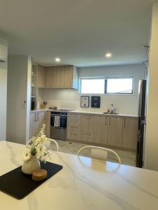 Η κουζίνα ή μικρή κουζίνα στο Urban Auckland Sanctuary