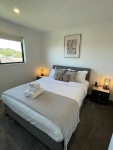 Ένα ή περισσότερα κρεβάτια σε δωμάτιο στο Urban Auckland Sanctuary