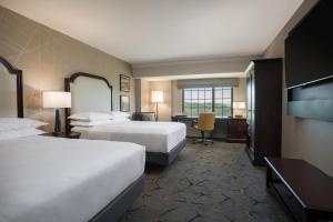 Postel nebo postele na pokoji v ubytování Sheraton Baltimore Washington Airport - BWI