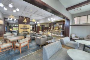 Posezení v ubytování Sheraton Baltimore Washington Airport - BWI
