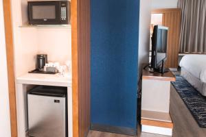 Postel nebo postele na pokoji v ubytování SpringHill Suites by Marriott Houston Baytown