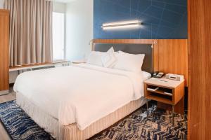 Postel nebo postele na pokoji v ubytování SpringHill Suites by Marriott Houston Baytown