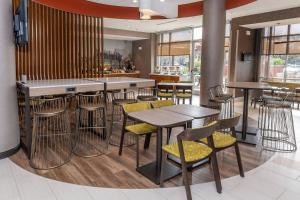 Restaurace v ubytování SpringHill Suites by Marriott Houston Baytown