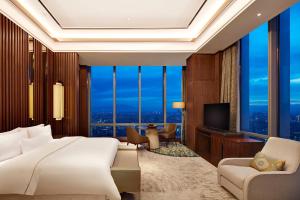TV a/nebo společenská místnost v ubytování The Westin Jakarta