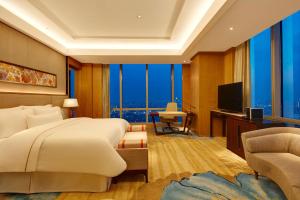 TV a/nebo společenská místnost v ubytování The Westin Jakarta