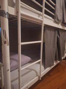 Palanda nebo palandy na pokoji v ubytování Easy Host Porto
