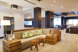 本德万豪春季山丘套房酒店 的休息区