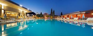 Bazén v ubytování Spa Hotel Colossae Thermal nebo v jeho okolí