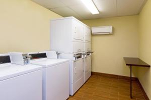 Kuchyň nebo kuchyňský kout v ubytování SpringHill Suites Austin South