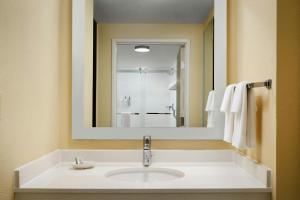 Koupelna v ubytování SpringHill Suites Austin South