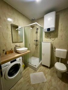 Kúpeľňa v ubytovaní Holiday Apartment Lira jacuzzi - sea view- terrace