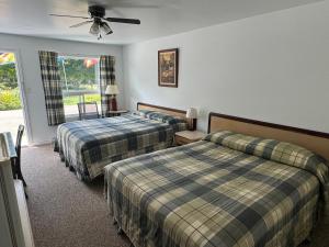 Katil atau katil-katil dalam bilik di The Fundy Rocks Resort +33 gambar