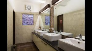 Kupatilo u objektu Joey's Hostel Delhi - 20 mins from Railway Station