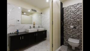 Kupatilo u objektu Joey's Hostel Delhi - 20 mins from Railway Station