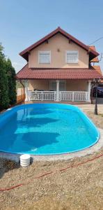 Πισίνα στο ή κοντά στο Villa Alejna
