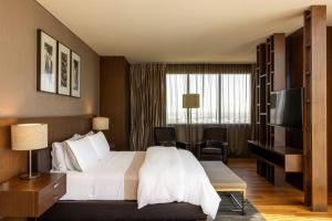 Postel nebo postele na pokoji v ubytování The Westin Guadalajara