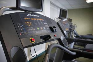 Fitness centrum a/nebo fitness zařízení v ubytování SpringHill Suites by Marriott Houston Westchase