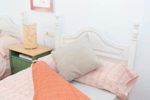 A bed or beds in a room at Miralrio Chulilla