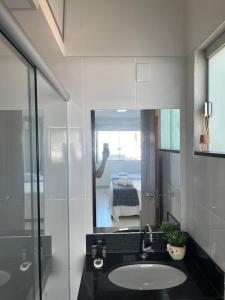 Ένα μπάνιο στο Capitólio Home Suítes