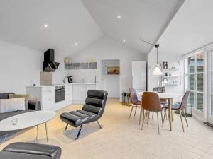 Nhà bếp/bếp nhỏ tại Charming Haven in Lokken - By Traum Ferienwohnungen