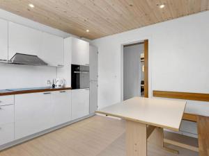 Nhà bếp/bếp nhỏ tại Spacious Pool House - By Traum Ferienwohnungen