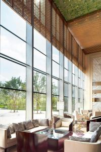 Area soggiorno di Sheraton Langfang Chaobai River Hotel