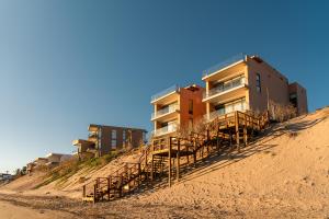 a row of condos on a sandy beach at Penthouse Punta Península Bahía de Kino in Bahía Kino