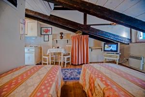 Łóżko lub łóżka w pokoju w obiekcie Residence MARCO POLO Centro Storico