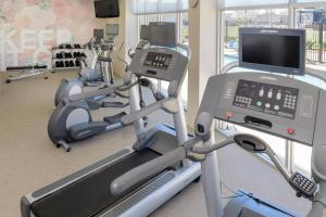 Fitness centrum a/nebo fitness zařízení v ubytování SpringHill Suites Houston NASA/Seabrook
