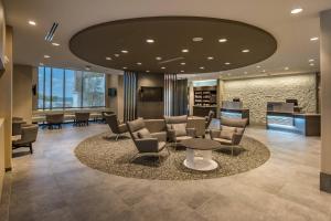 Posezení v ubytování SpringHill Suites by Marriott Dallas Rockwall