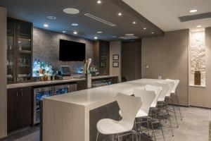 TV a/nebo společenská místnost v ubytování SpringHill Suites by Marriott Dallas Rockwall