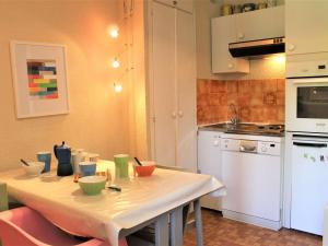 Kuchyň nebo kuchyňský kout v ubytování Studio cosy au pied des pistes à Vars - 3 couchages - FR-1-330B-216