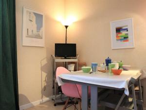 TV a/nebo společenská místnost v ubytování Studio cosy au pied des pistes à Vars - 3 couchages - FR-1-330B-216