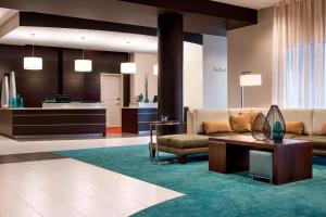 Posezení v ubytování Residence Inn by Marriott Calgary South