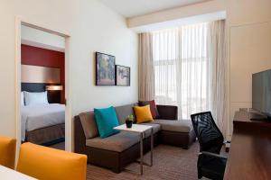 Postel nebo postele na pokoji v ubytování Residence Inn by Marriott Calgary South